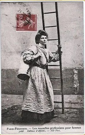 Ancien métier : colleuse d'affiches dans la rue