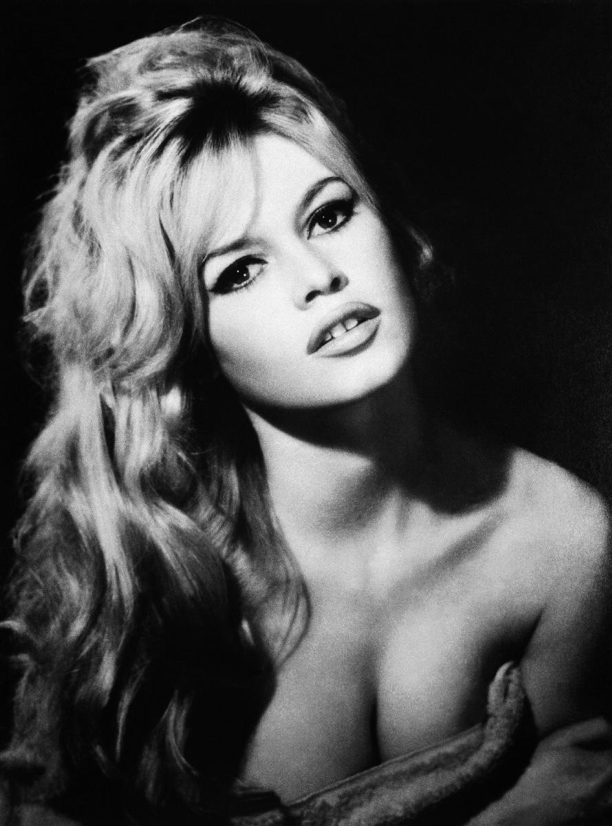 Description de l’image : Brigitte Bardot en noir et blanc